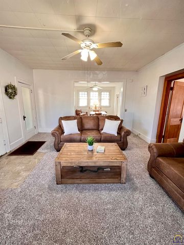 215 E 8th Ave, Emporia, KS 66801