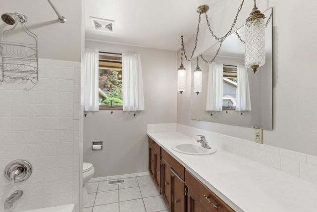 5207 S Dearborn Dr, Spokane, WA 99223