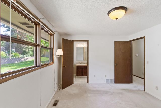 5207 S Dearborn Dr, Spokane, WA 99223