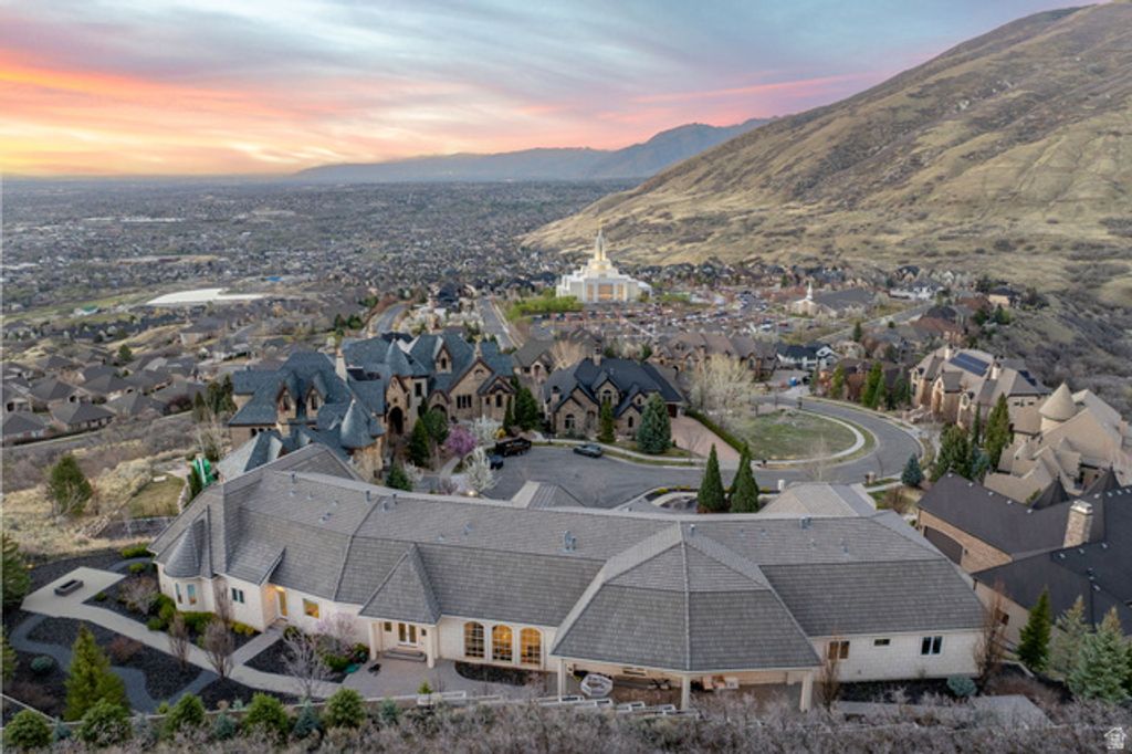 Image 121 of property listing at 14249 S CANYON VINE CV, Draper, UT 84020