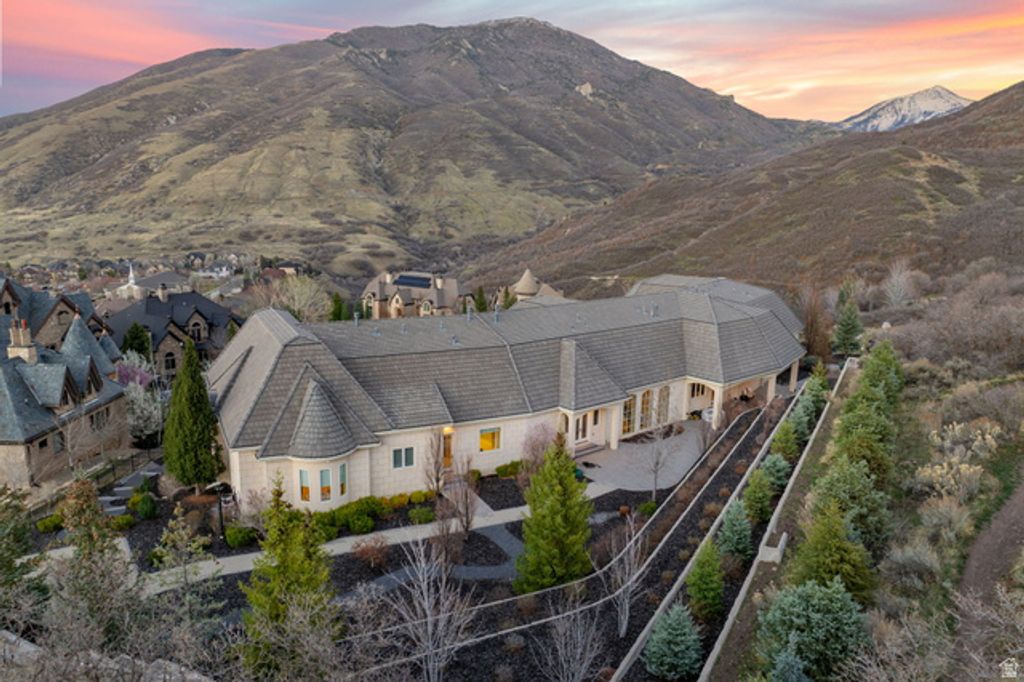 Image 122 of property listing at 14249 S CANYON VINE CV, Draper, UT 84020