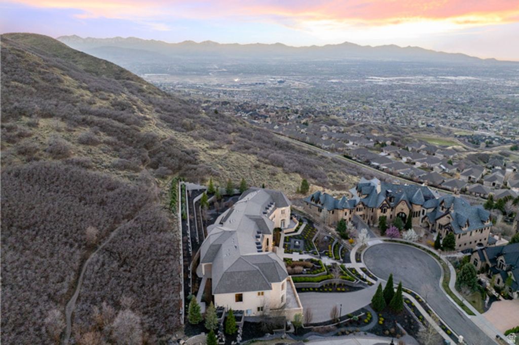 Image 124 of property listing at 14249 S CANYON VINE CV, Draper, UT 84020