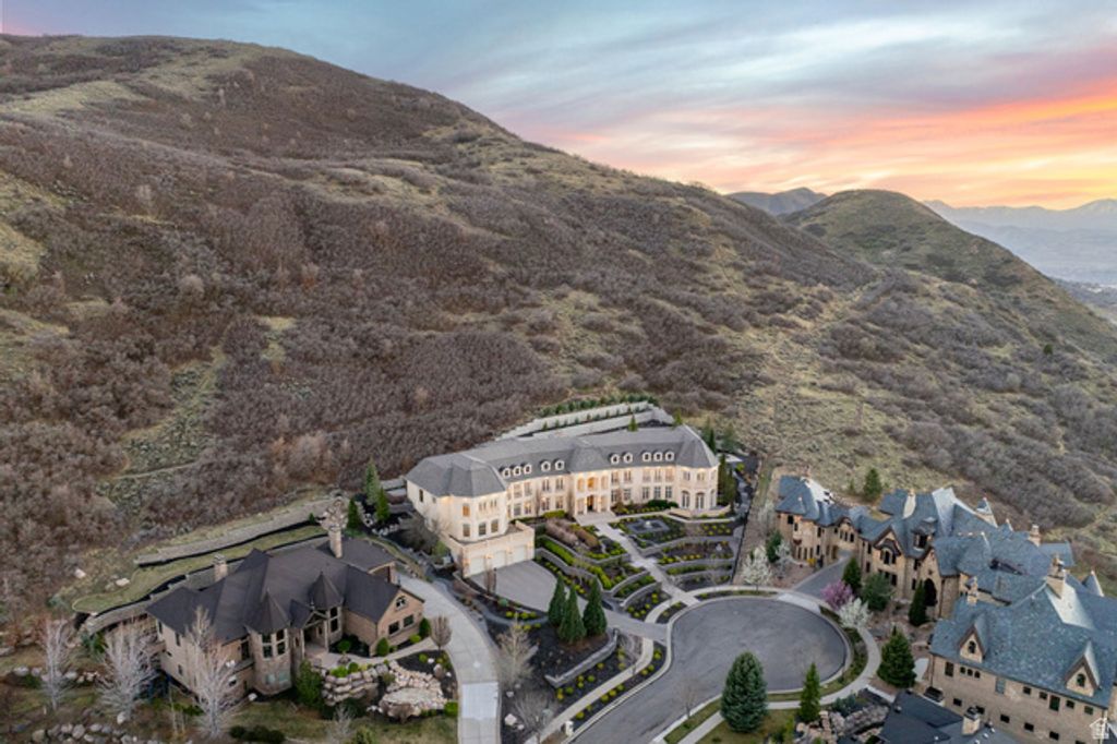 Image 125 of property listing at 14249 S CANYON VINE CV, Draper, UT 84020