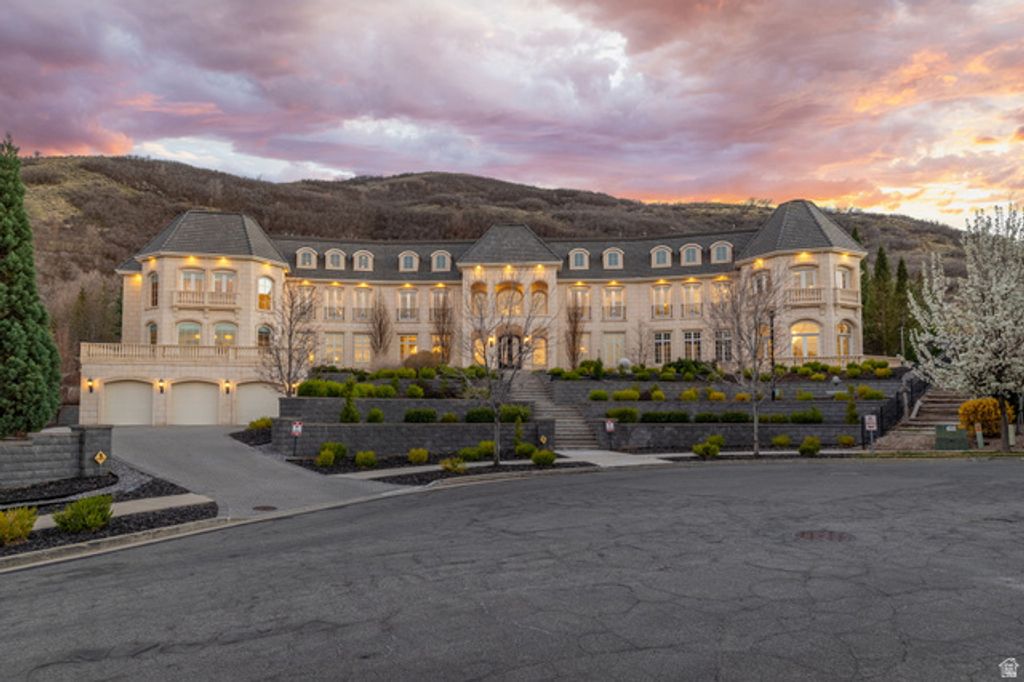 Image 5 of property listing at 14249 S CANYON VINE CV, Draper, UT 84020