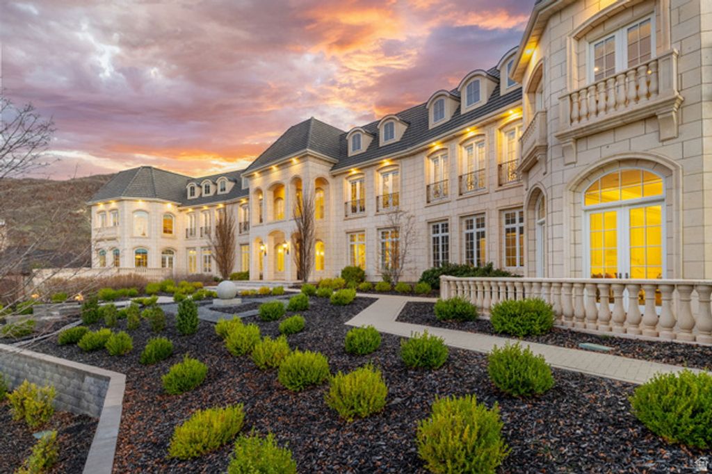 Image 7 of property listing at 14249 S CANYON VINE CV, Draper, UT 84020