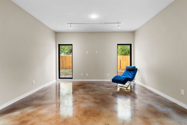 957 Woods Avenue, Fort Worth, TX 76102