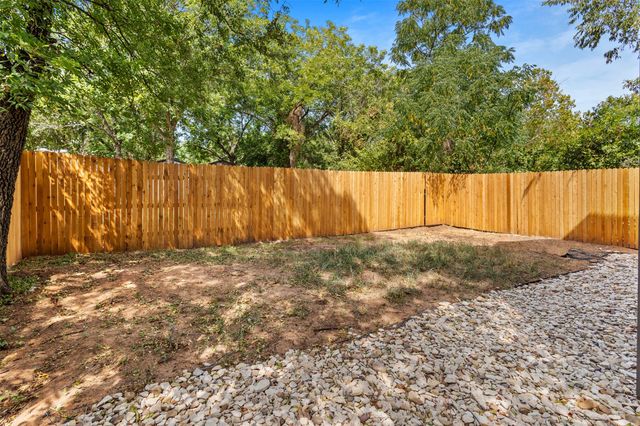957 Woods Avenue, Fort Worth, TX 76102