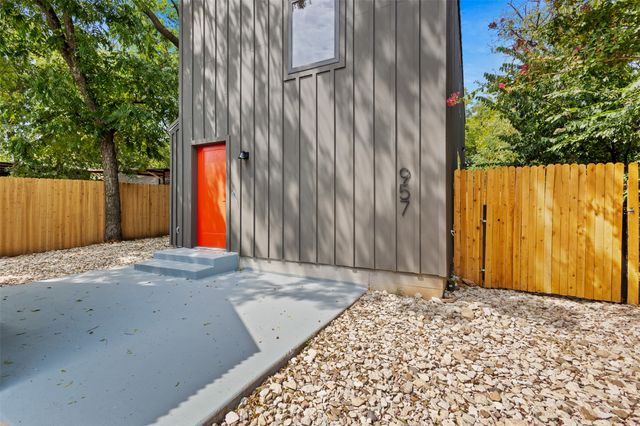 957 Woods Avenue, Fort Worth, TX 76102