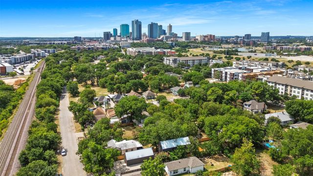 957 Woods Avenue, Fort Worth, TX 76102