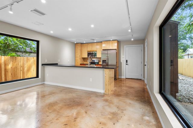 957 Woods Avenue, Fort Worth, TX 76102