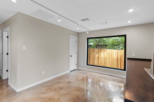 957 Woods Avenue, Fort Worth, TX 76102