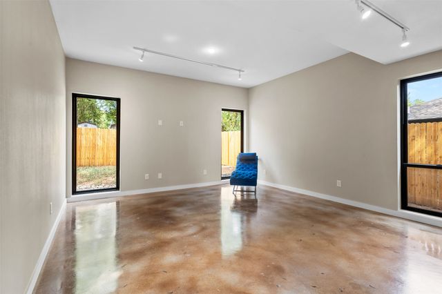 957 Woods Avenue, Fort Worth, TX 76102