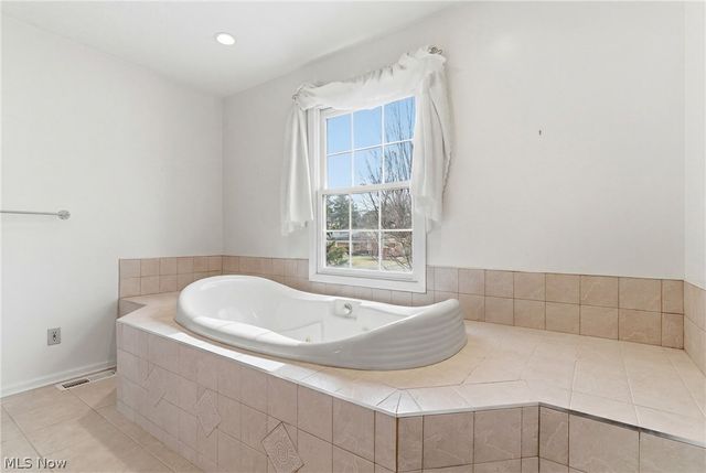 25684 Tryon Road, Oakwood Village, OH 44146