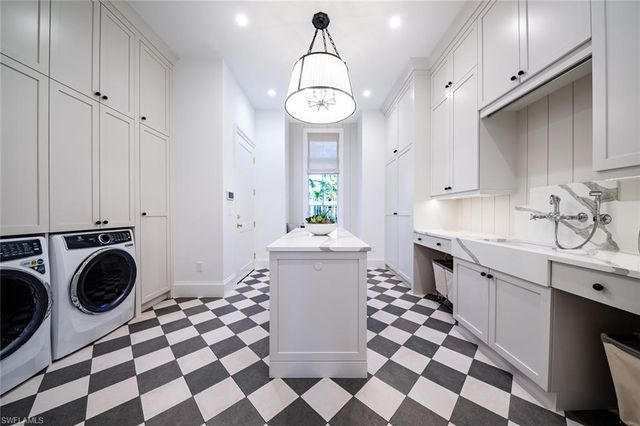 190 7TH AVE N, Naples, FL 34102