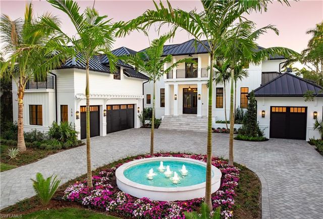 190 7TH AVE N, Naples, FL 34102