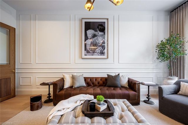 190 7TH AVE N, Naples, FL 34102