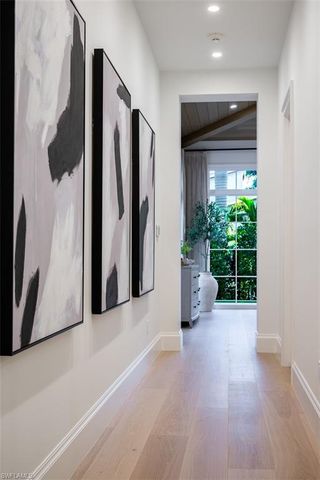 190 7TH AVE N, Naples, FL 34102