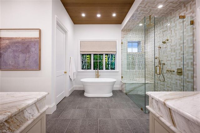 190 7TH AVE N, Naples, FL 34102