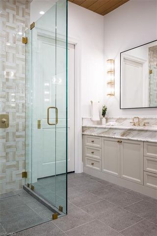 190 7TH AVE N, Naples, FL 34102