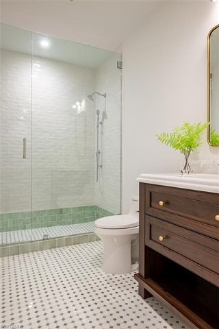 190 7TH AVE N, Naples, FL 34102