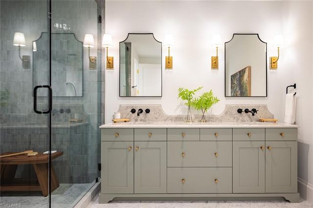 190 7TH AVE N, Naples, FL 34102