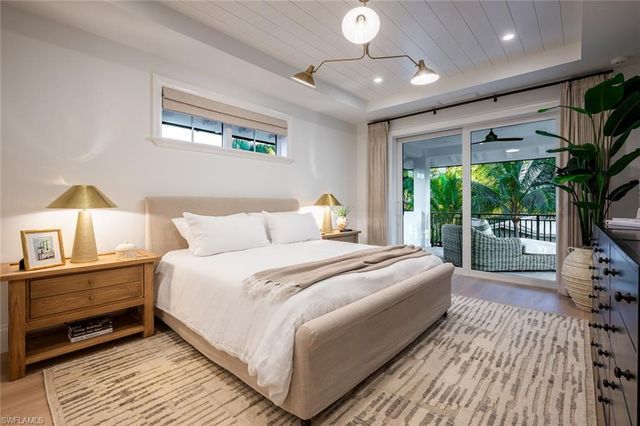 190 7TH AVE N, Naples, FL 34102