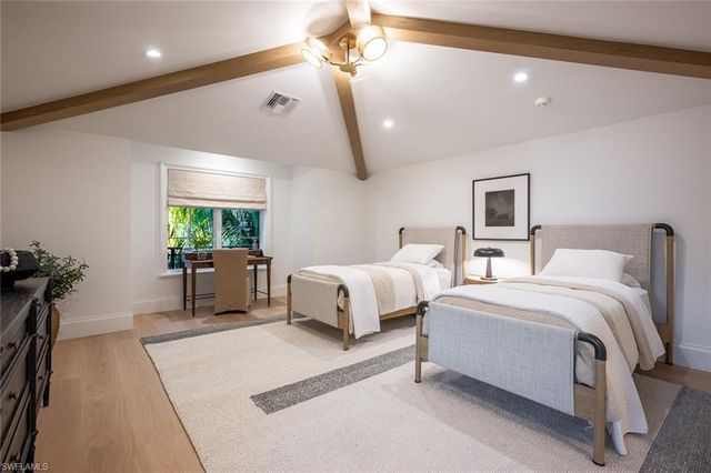 190 7TH AVE N, Naples, FL 34102