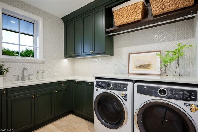 190 7TH AVE N, Naples, FL 34102