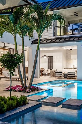 190 7TH AVE N, Naples, FL 34102