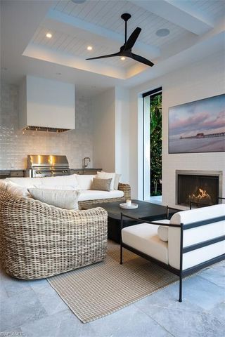 190 7TH AVE N, Naples, FL 34102