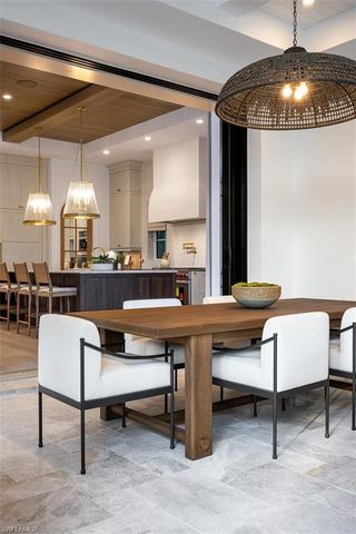 190 7TH AVE N, Naples, FL 34102