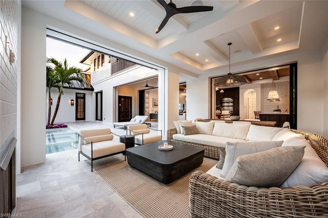 190 7TH AVE N, Naples, FL 34102