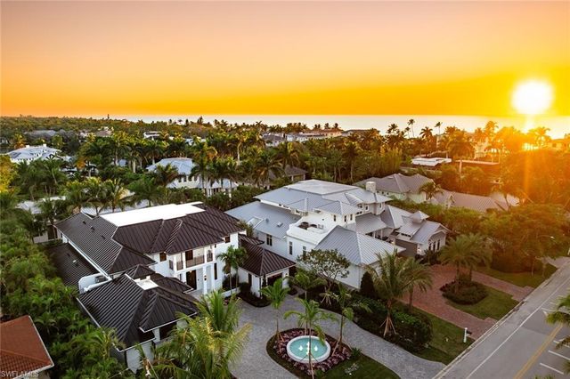 190 7TH AVE N, Naples, FL 34102