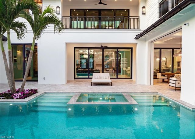 190 7TH AVE N, Naples, FL 34102