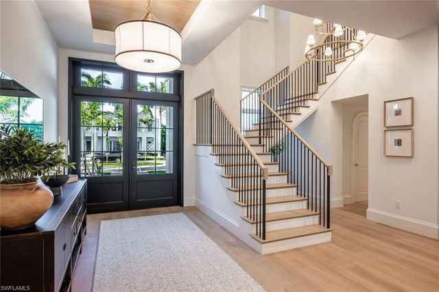 190 7TH AVE N, Naples, FL 34102