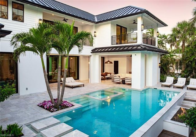 190 7TH AVE N, Naples, FL 34102