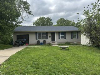 4804 N Tullis Drive, Kansas City, MO 64119