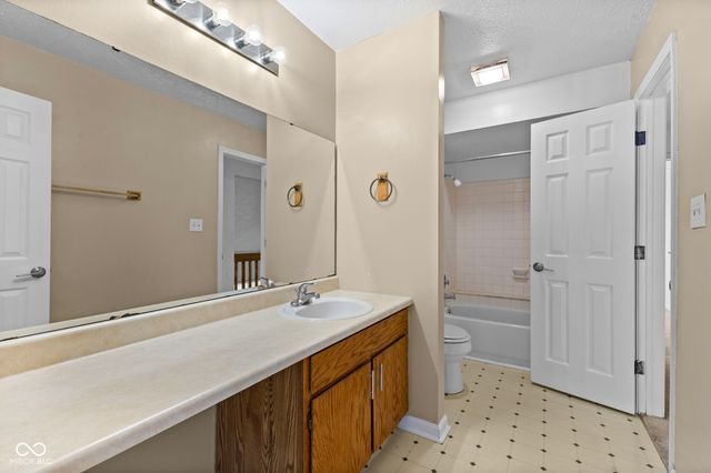 3025 Arrow Wood Lane, Indianapolis, IN 46214