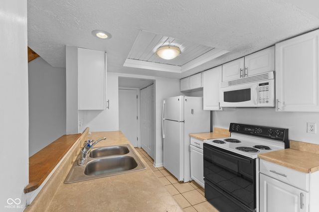 3025 Arrow Wood Lane, Indianapolis, IN 46214