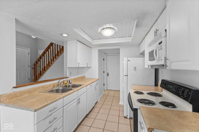 3025 Arrow Wood Lane, Indianapolis, IN 46214