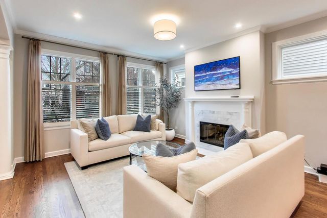 2720 N Magnolia Avenue, Chicago, IL 60614