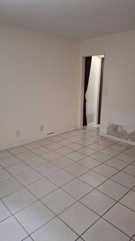 26 Golfs Edge B, West Palm Beach, FL 33417