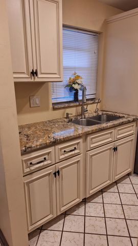 26 Golfs Edge B, West Palm Beach, FL 33417