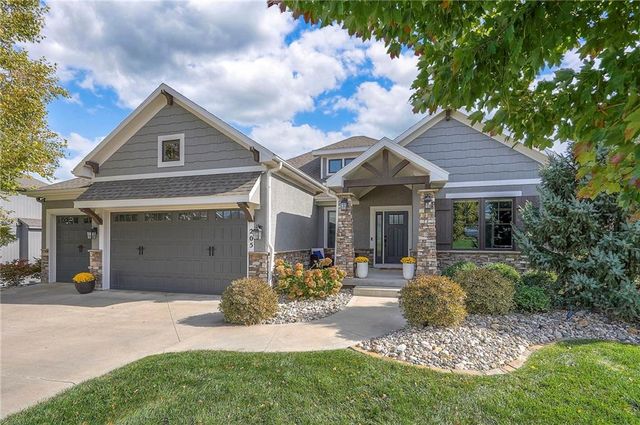 205 SW Mackenzie Drive, Lee's Summit, MO 64081