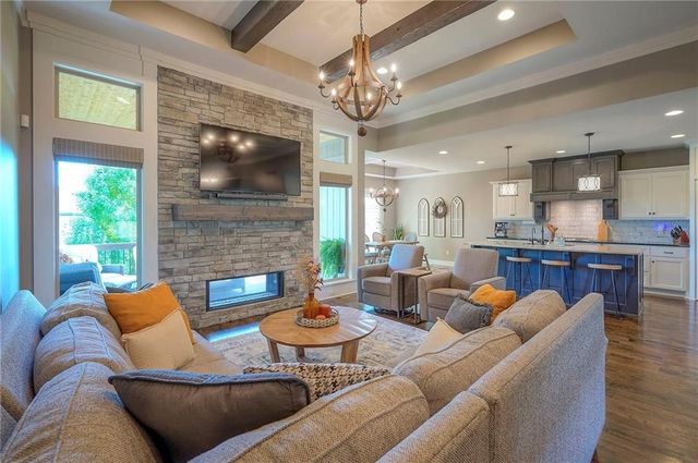 205 SW Mackenzie Drive, Lee's Summit, MO 64081