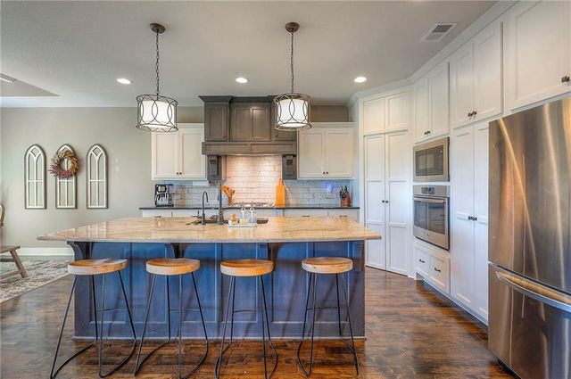 205 SW Mackenzie Drive, Lee's Summit, MO 64081