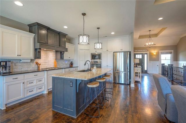 205 SW Mackenzie Drive, Lee's Summit, MO 64081