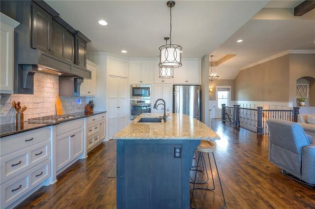 205 SW Mackenzie Drive, Lee's Summit, MO 64081