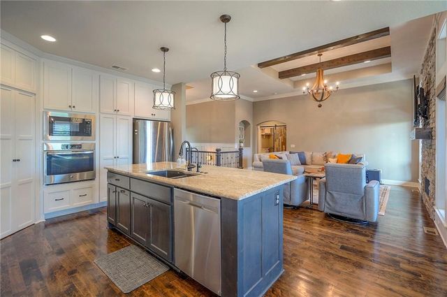 205 SW Mackenzie Drive, Lee's Summit, MO 64081