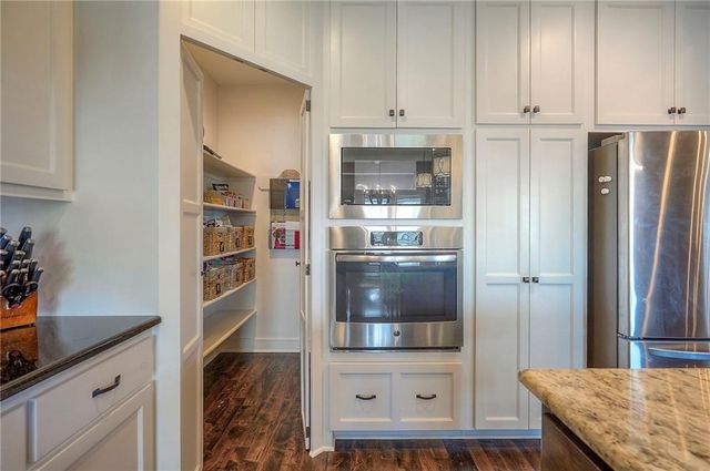 205 SW Mackenzie Drive, Lee's Summit, MO 64081